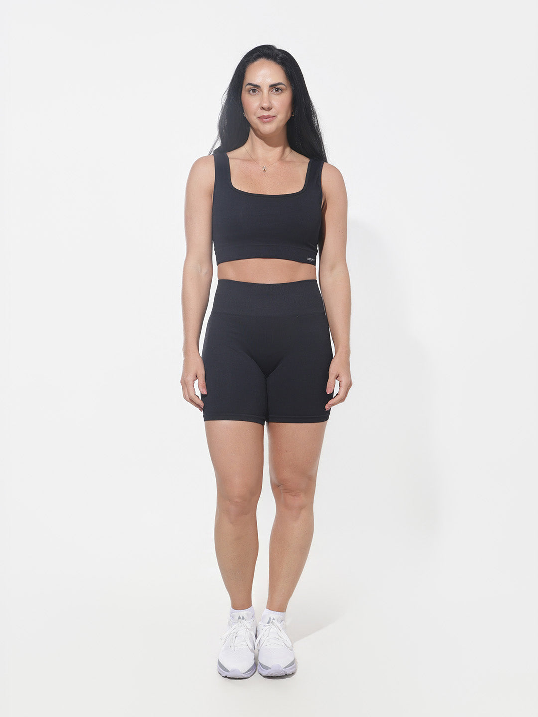 Conjunto ALIVAH Preto — top, legging e short