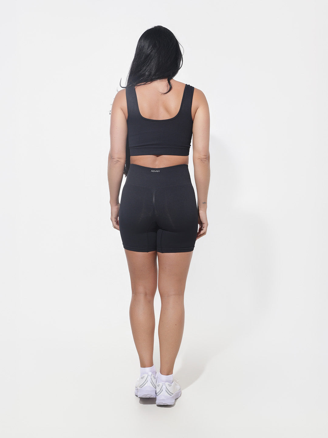 Conjunto ALIVAH Preto — top, legging e short