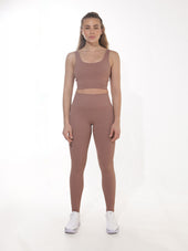 Conjunto ALIVAH Avelã — top, legging e short