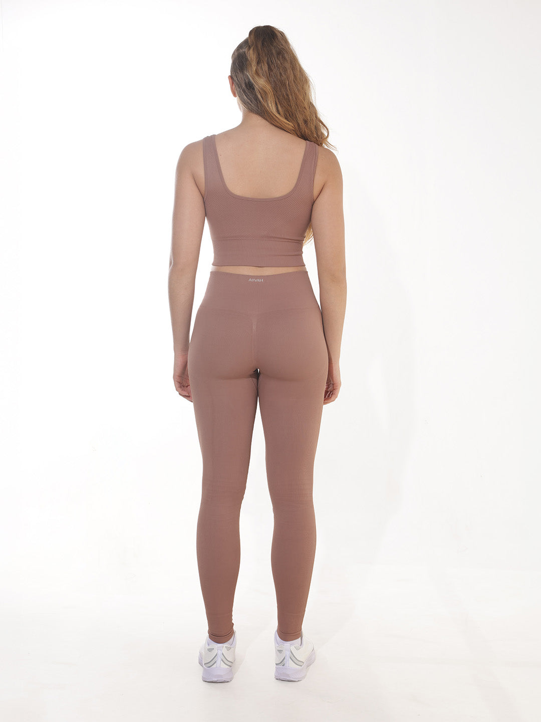 Conjunto ALIVAH Avelã — top, legging e short