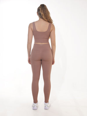 Conjunto ALIVAH Avelã — top, legging e short