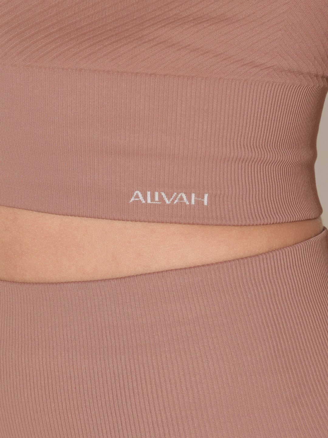 Conjunto ALIVAH Avelã — top, legging e short