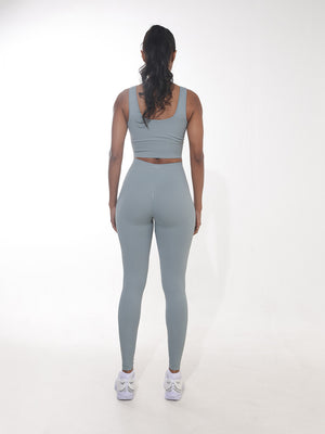 Conjunto ALIVAH Azul Claro — top, legging e short