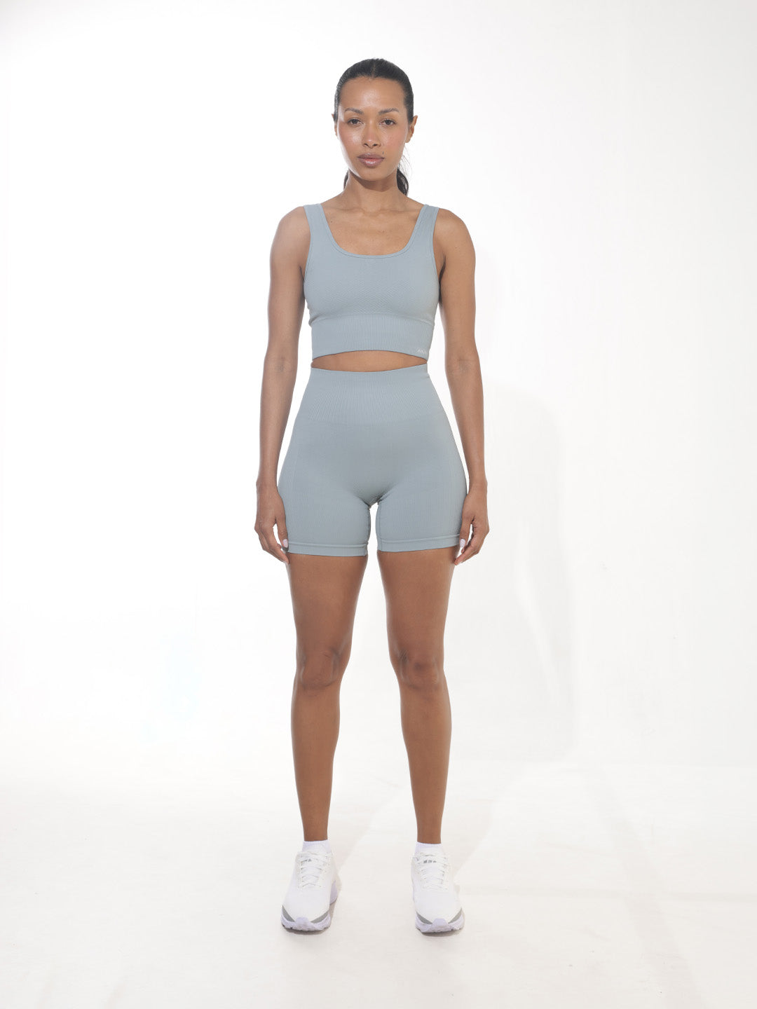 Conjunto ALIVAH Azul Claro — top, legging e short